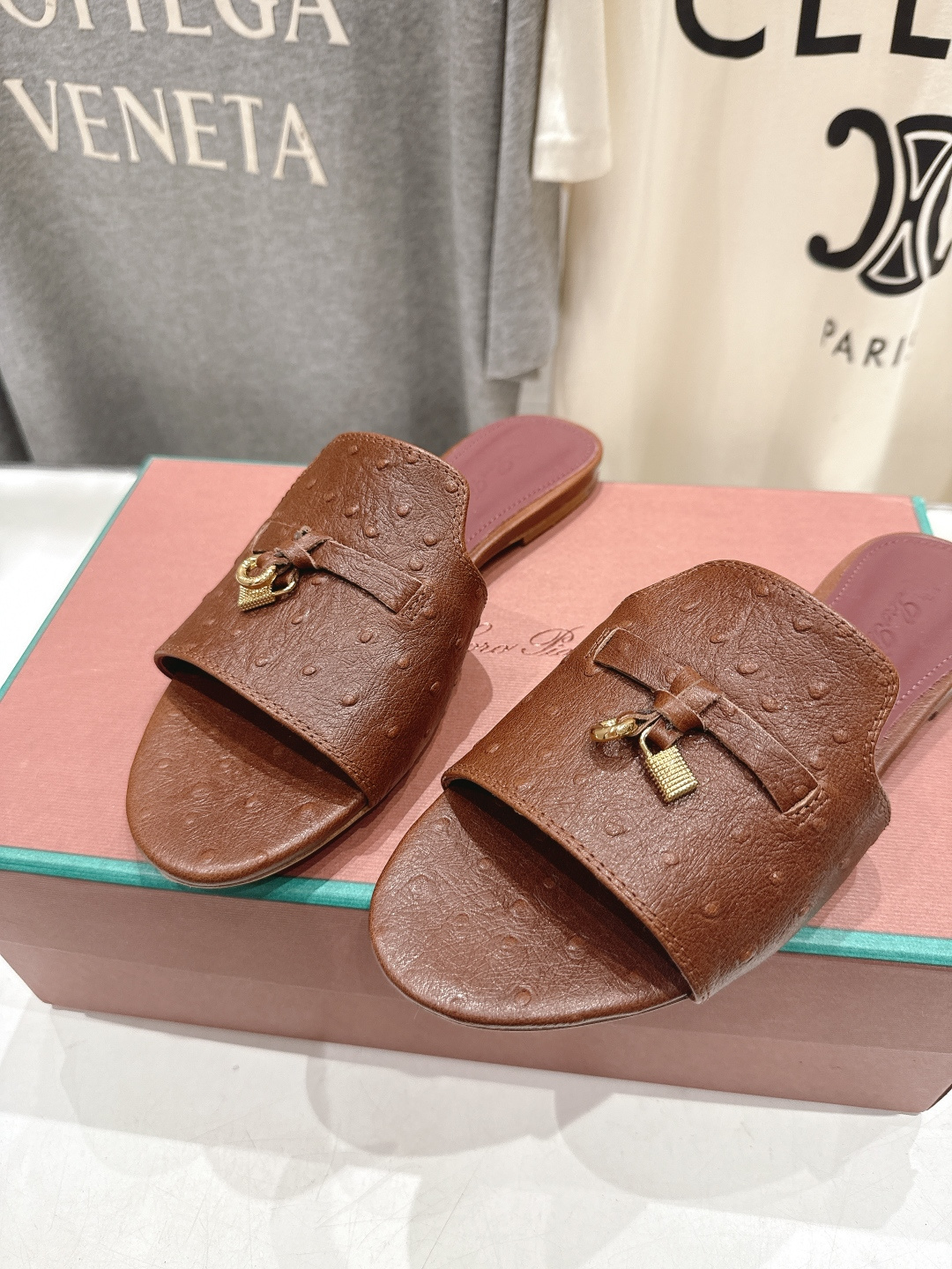 高版本出厂Loro Piana* LP ||诺悠翩雅2026ss夏季新款平底拖鞋‼️【市场顶级品质】𝐋𝐩