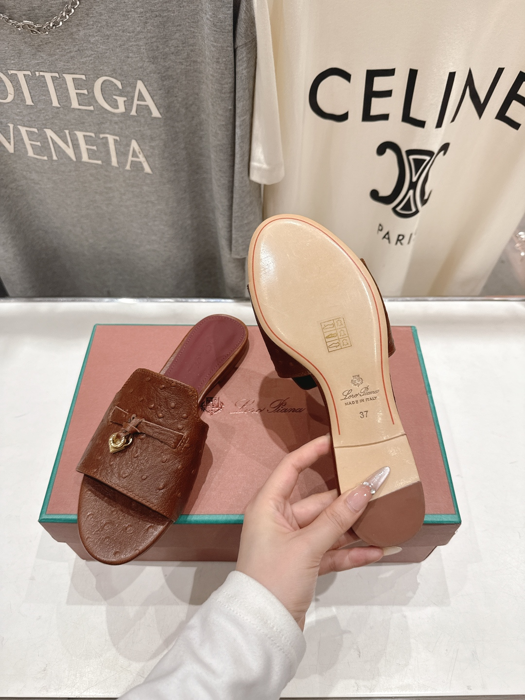 高版本出厂Loro Piana* LP ||诺悠翩雅2026ss夏季新款平底拖鞋‼️【市场顶级品质】𝐋𝐩