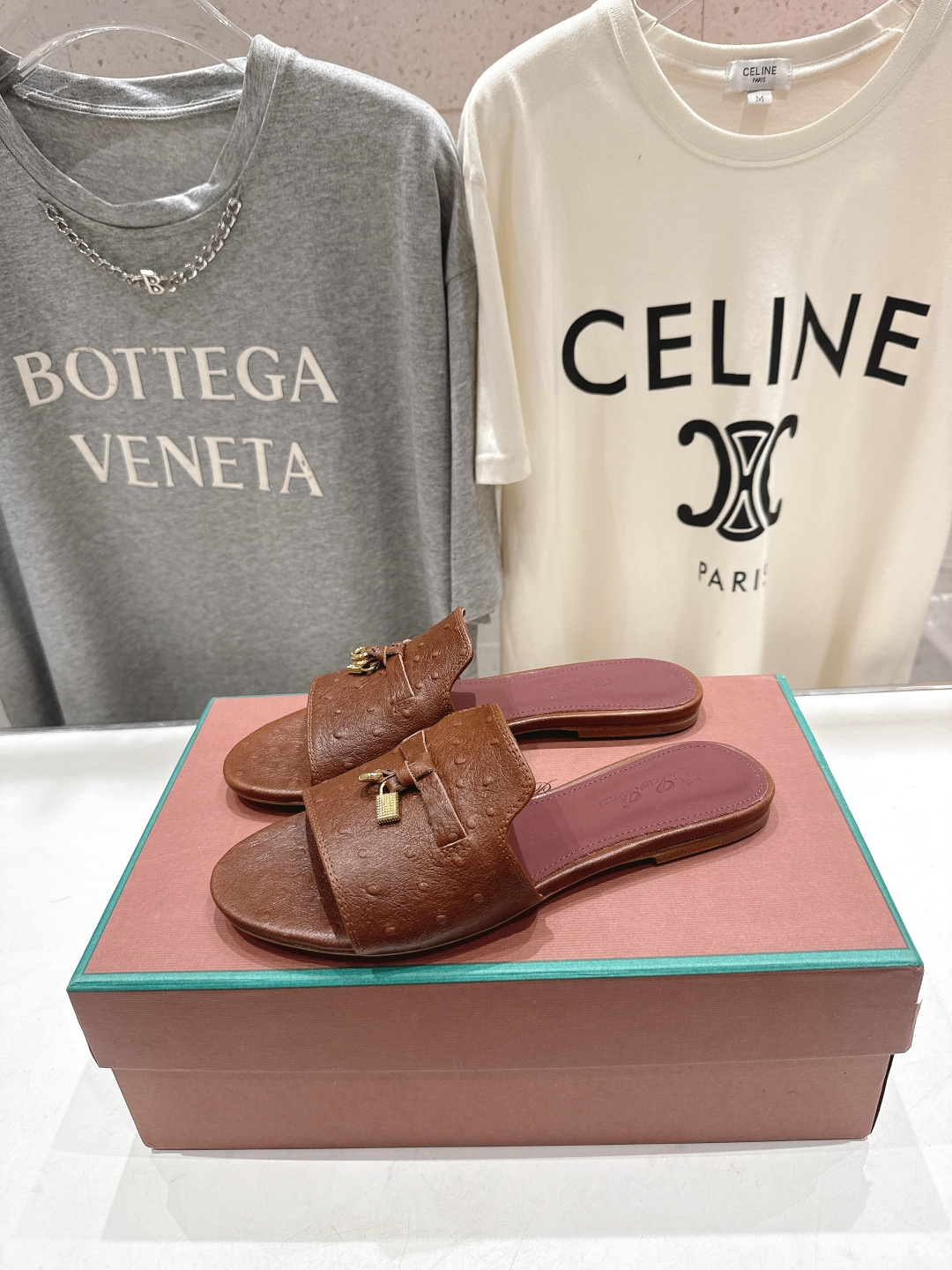 高版本出厂Loro Piana* LP ||诺悠翩雅2026ss夏季新款平底拖鞋‼️【市场顶级品质】𝐋𝐩