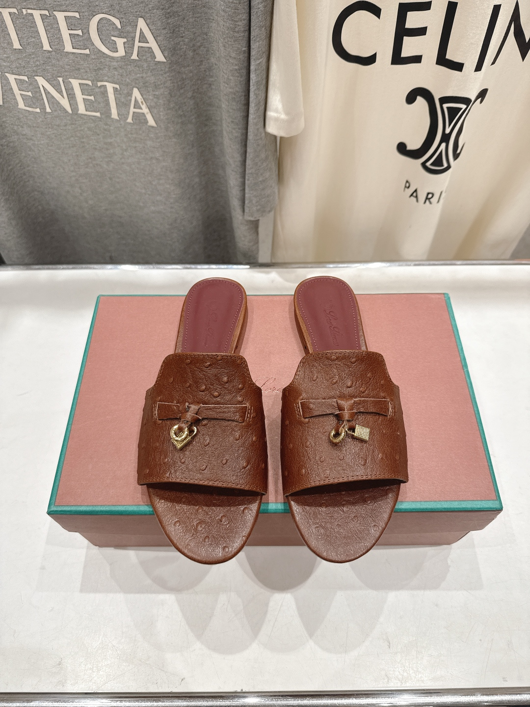 高版本出厂Loro Piana* LP ||诺悠翩雅2026ss夏季新款平底拖鞋‼️【市场顶级品质】𝐋𝐩