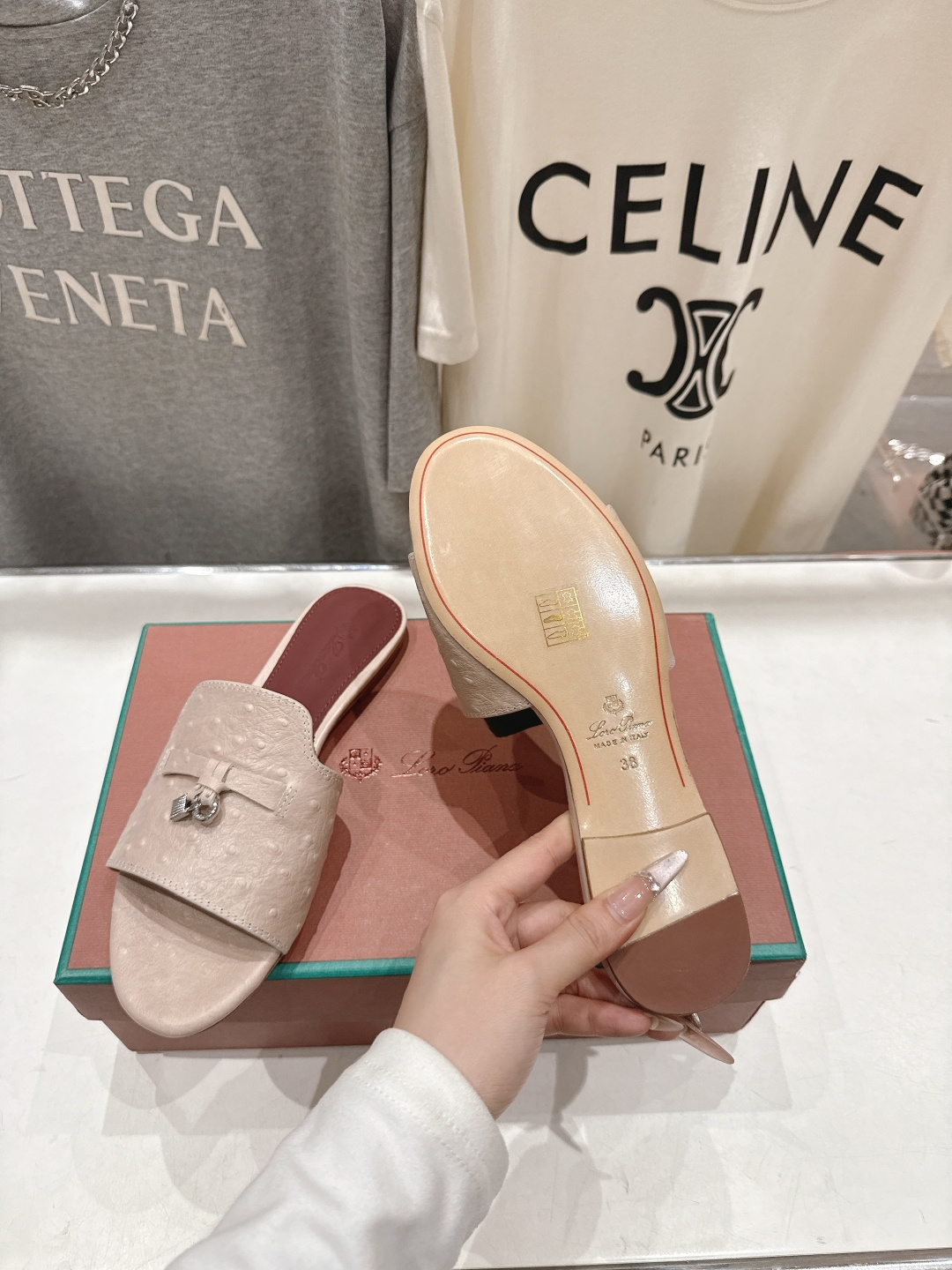 高版本出厂Loro Piana* LP ||诺悠翩雅2026ss夏季新款平底拖鞋‼️【市场顶级品质】𝐋𝐩