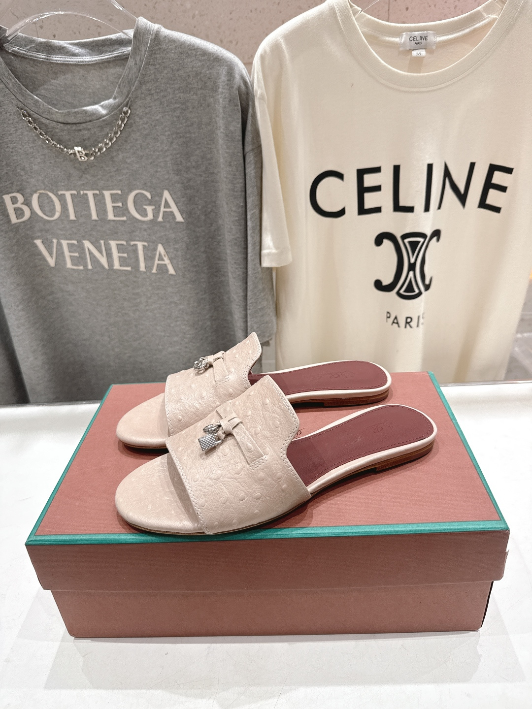 高版本出厂Loro Piana* LP ||诺悠翩雅2026ss夏季新款平底拖鞋‼️【市场顶级品质】𝐋𝐩