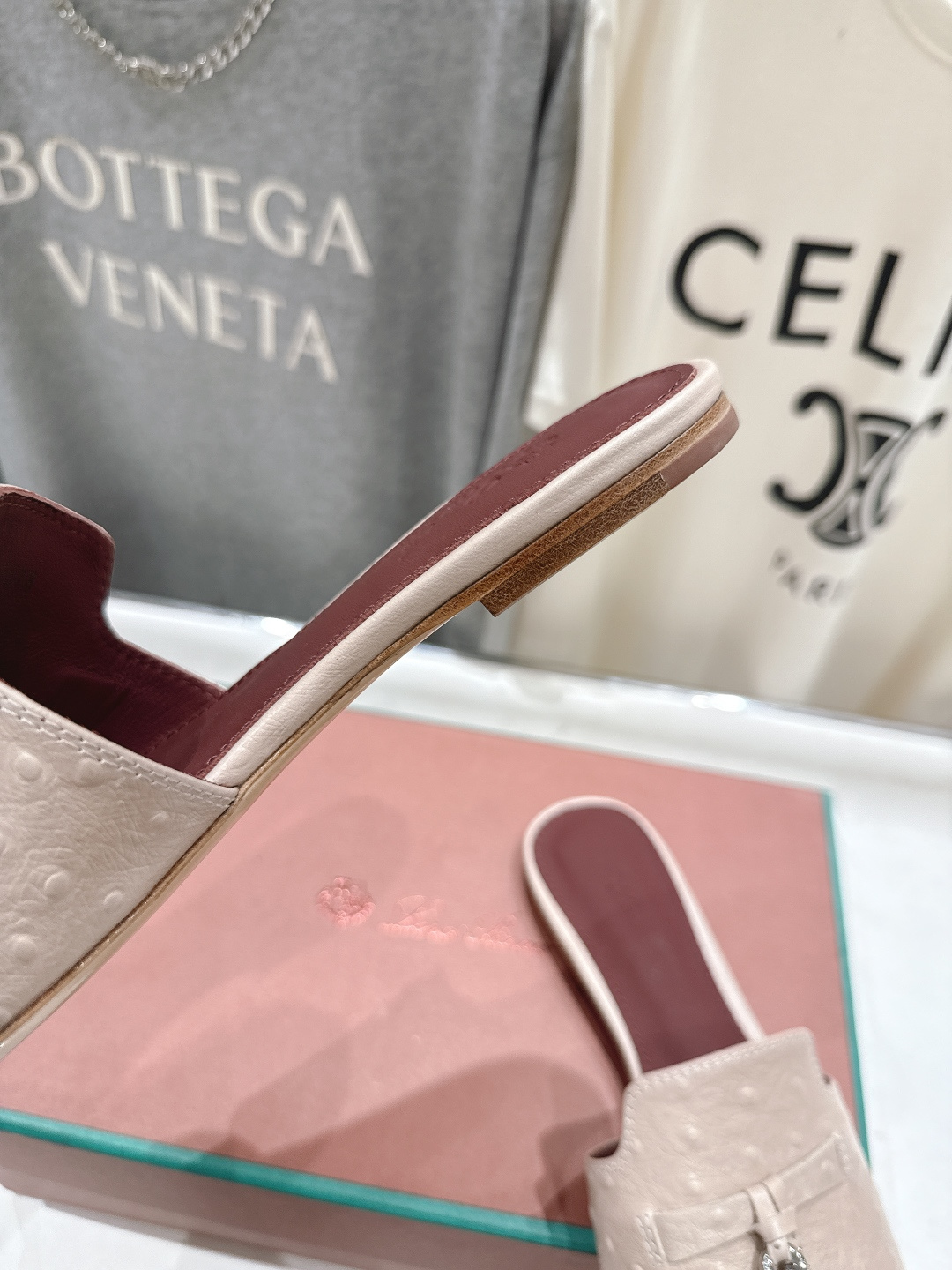 高版本出厂Loro Piana* LP ||诺悠翩雅2026ss夏季新款平底拖鞋‼️【市场顶级品质】𝐋𝐩