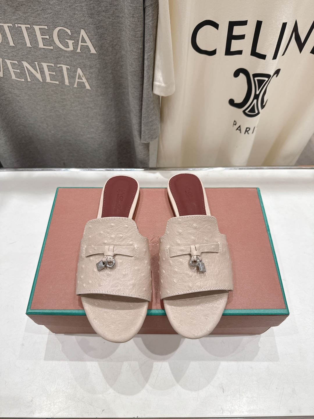 高版本出厂Loro Piana* LP ||诺悠翩雅2026ss夏季新款平底拖鞋‼️【市场顶级品质】𝐋𝐩