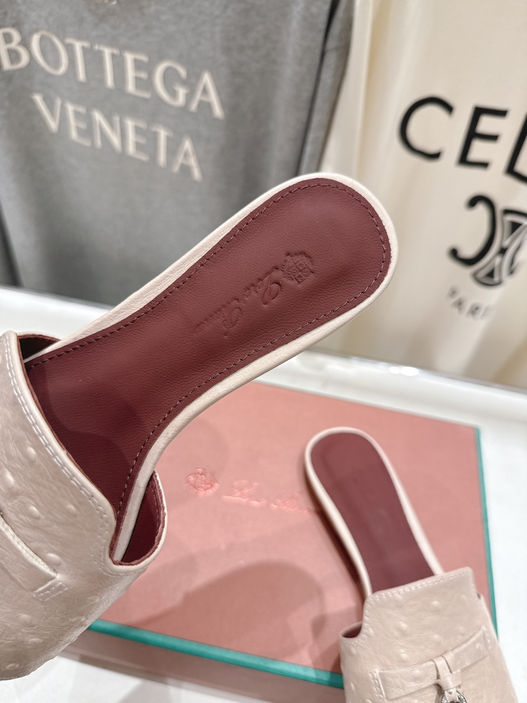 高版本出厂Loro Piana* LP ||诺悠翩雅2026ss夏季新款平底拖鞋‼️【市场顶级品质】𝐋𝐩