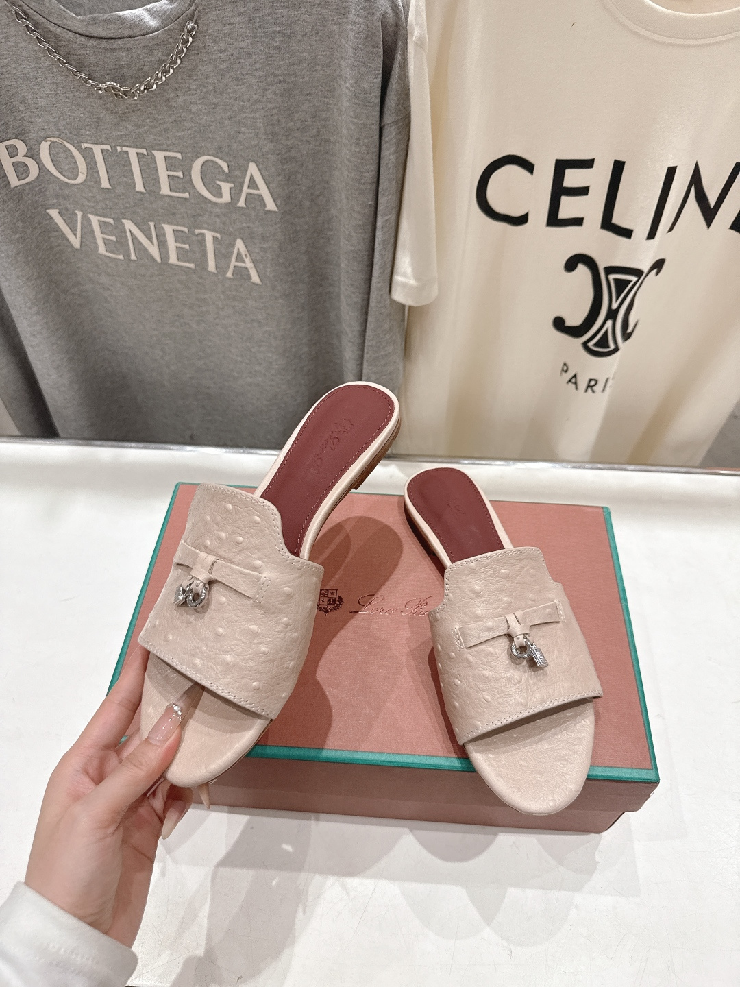 高版本出厂Loro Piana* LP ||诺悠翩雅2026ss夏季新款平底拖鞋‼️【市场顶级品质】𝐋𝐩