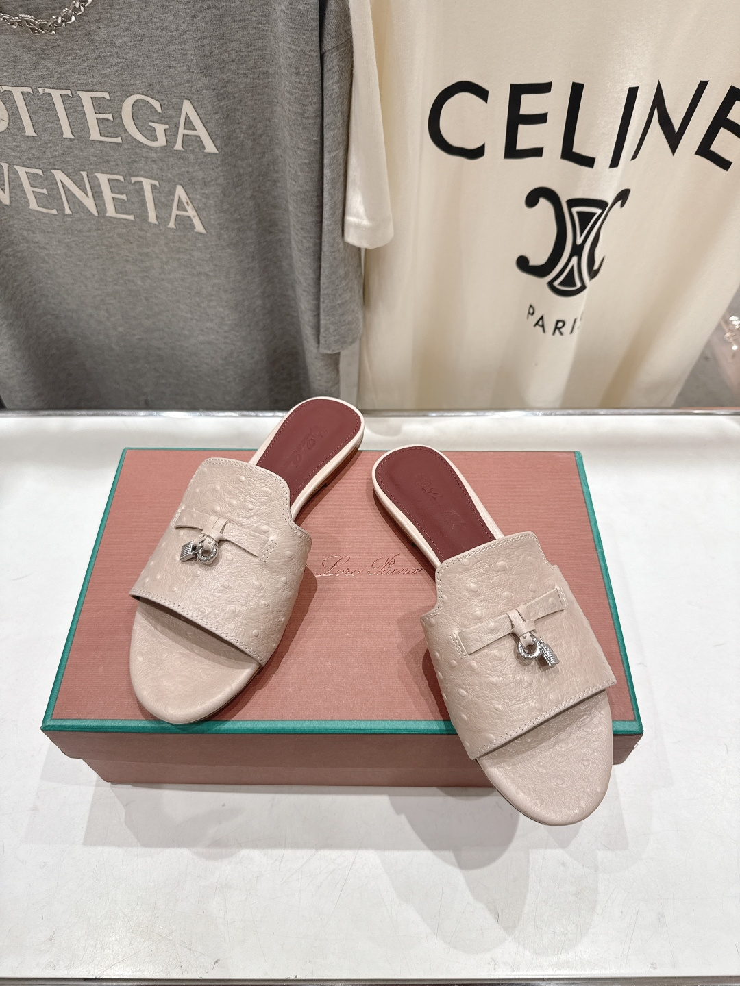 高版本出厂Loro Piana* LP ||诺悠翩雅2026ss夏季新款平底拖鞋‼️【市场顶级品质】𝐋𝐩