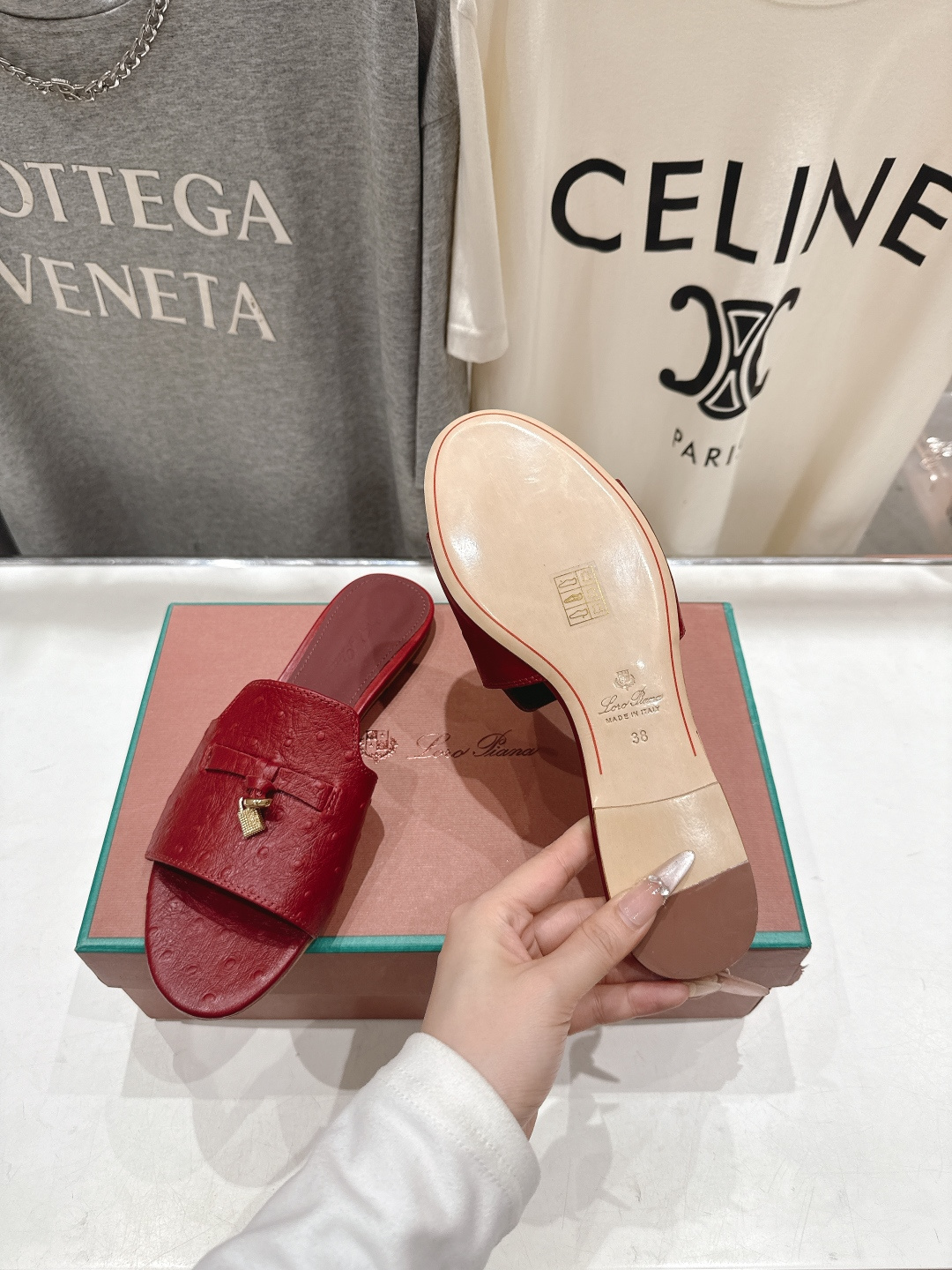 高版本出厂Loro Piana* LP ||诺悠翩雅2026ss夏季新款平底拖鞋‼️【市场顶级品质】𝐋𝐩