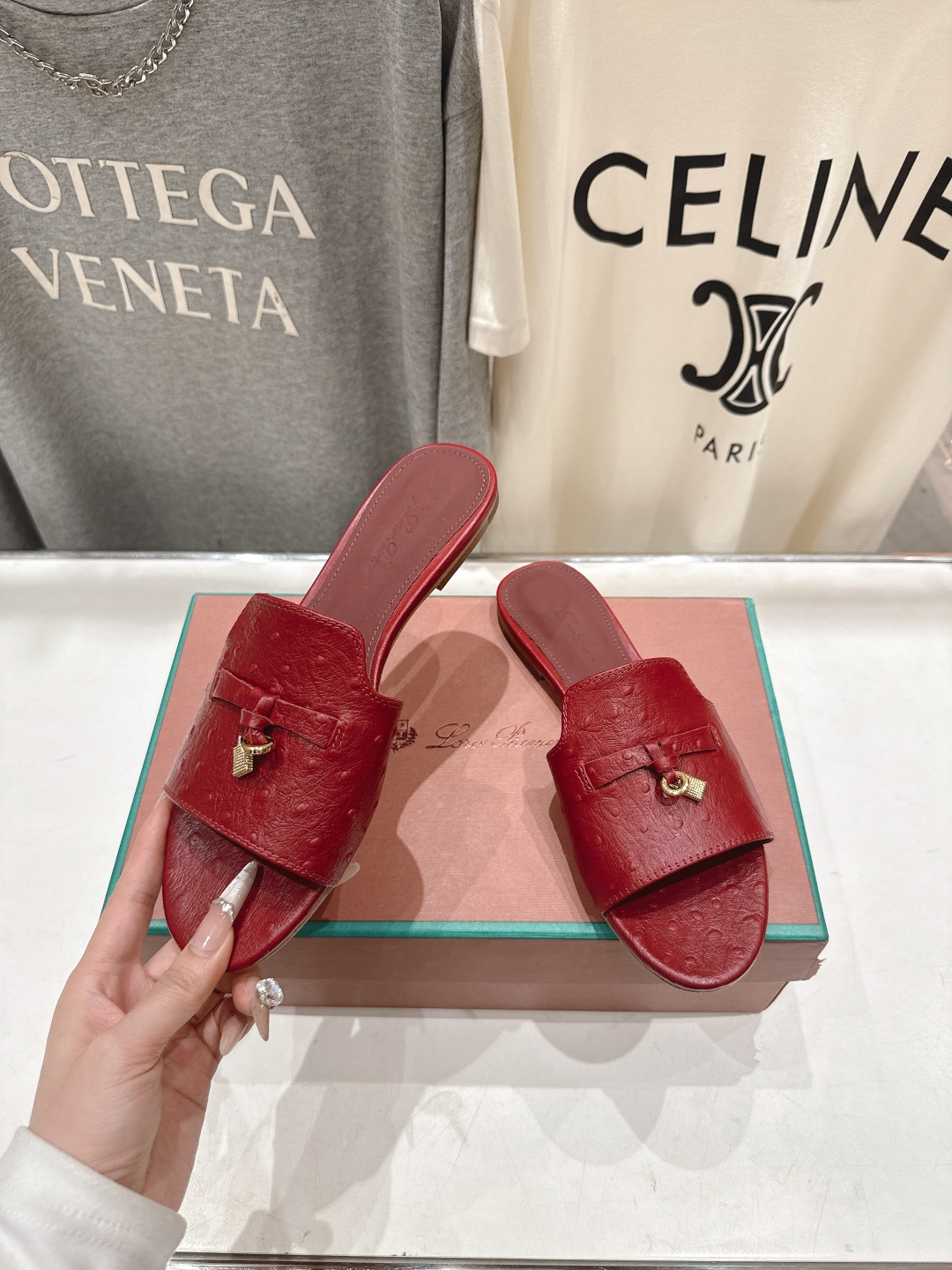 高版本出厂Loro Piana* LP ||诺悠翩雅2026ss夏季新款平底拖鞋‼️【市场顶级品质】𝐋𝐩