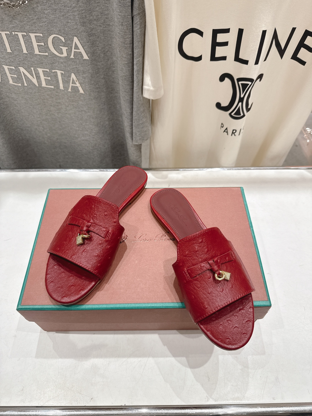 高版本出厂Loro Piana* LP ||诺悠翩雅2026ss夏季新款平底拖鞋‼️【市场顶级品质】𝐋𝐩