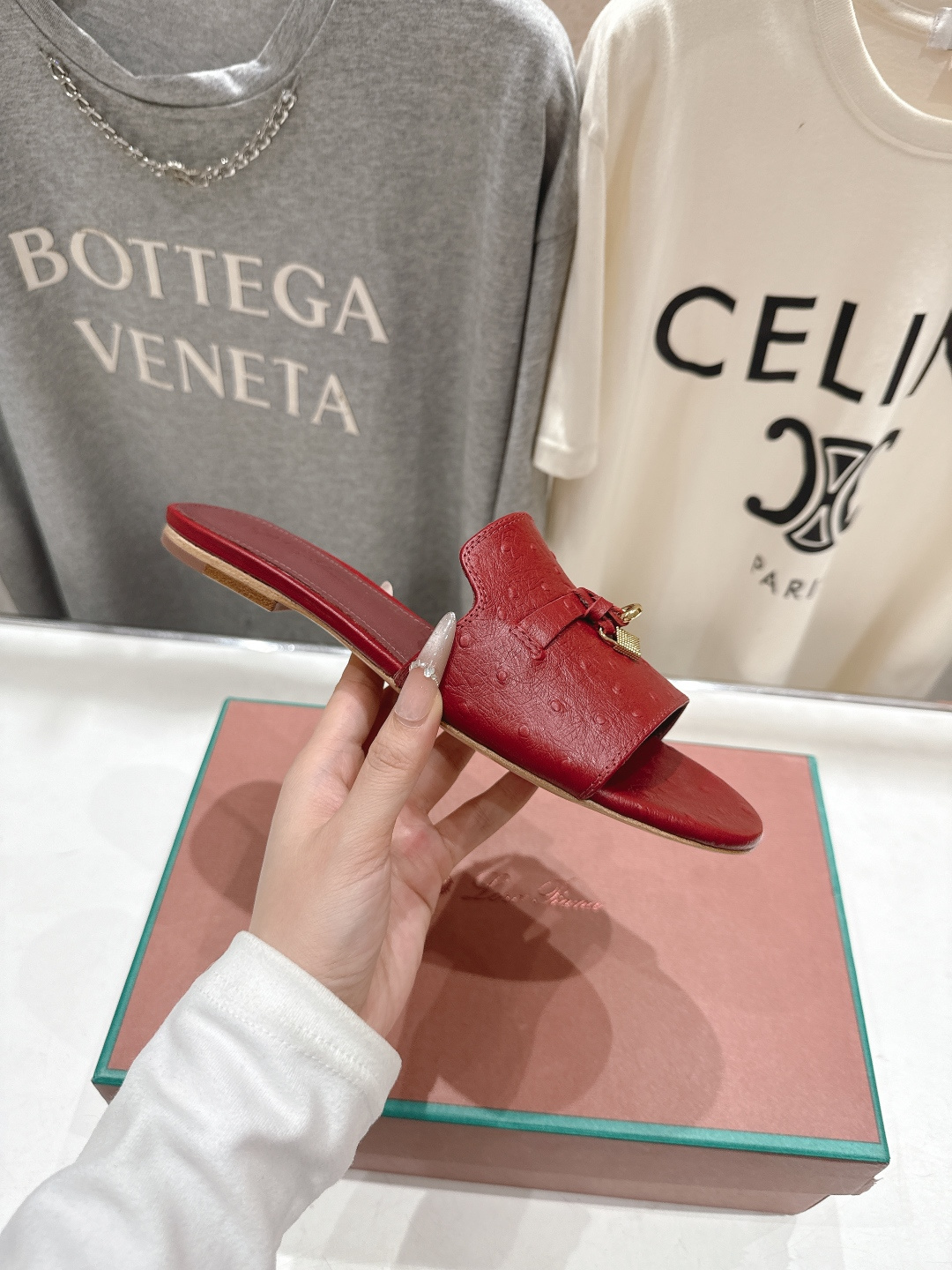 高版本出厂Loro Piana* LP ||诺悠翩雅2026ss夏季新款平底拖鞋‼️【市场顶级品质】𝐋𝐩