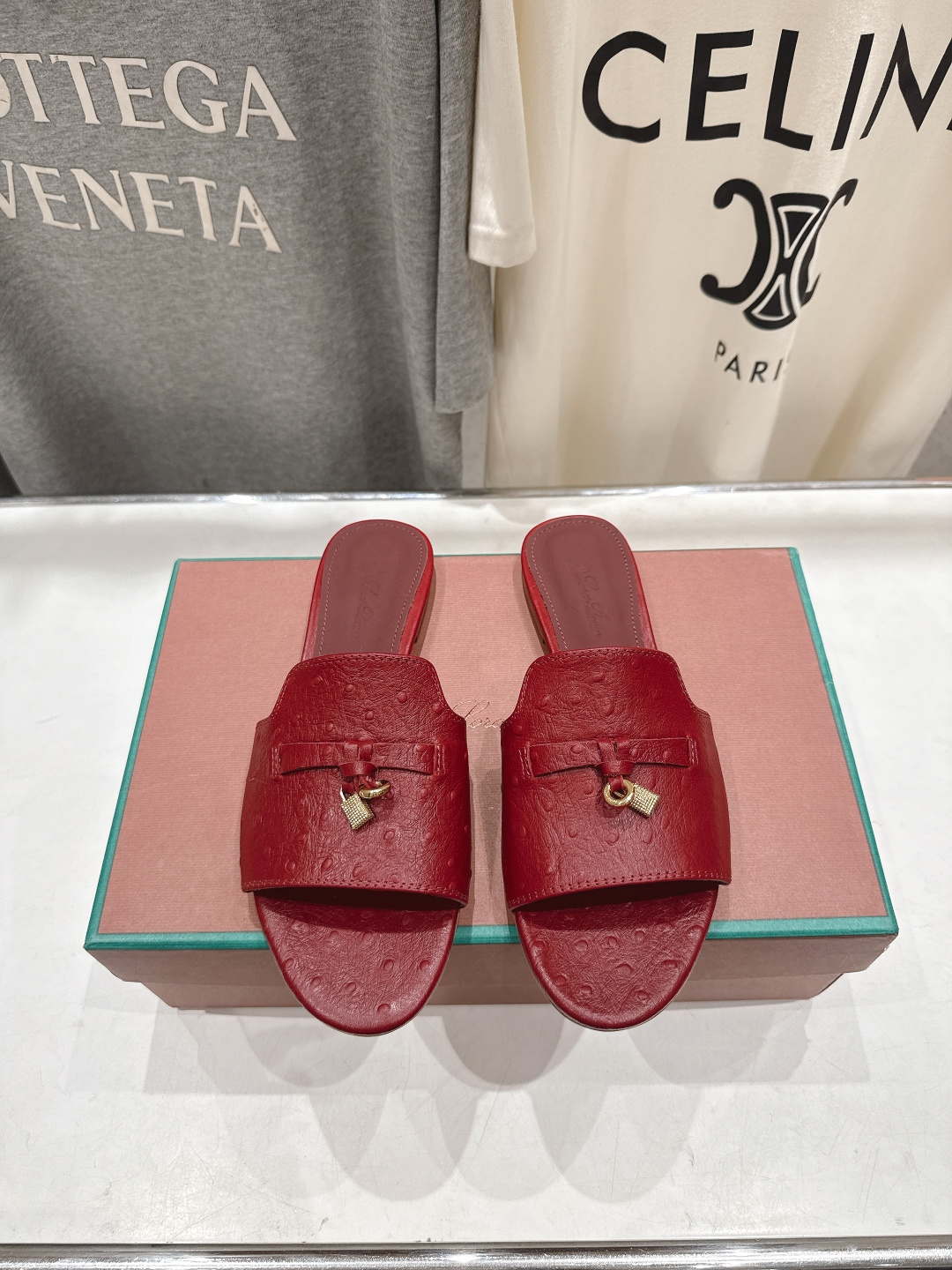 高版本出厂Loro Piana* LP ||诺悠翩雅2026ss夏季新款平底拖鞋‼️【市场顶级品质】𝐋𝐩