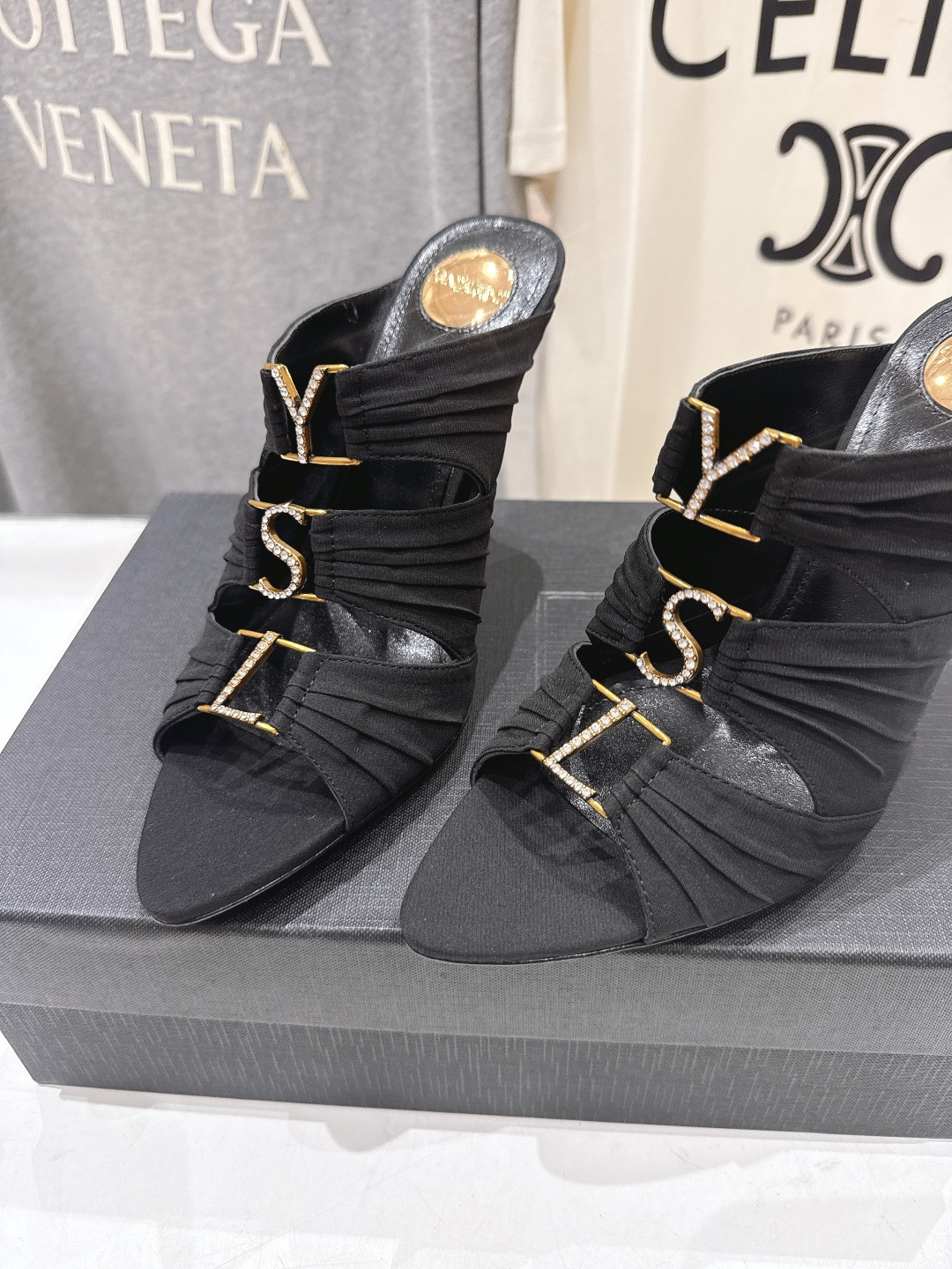 高版本出厂 SAINT LAUREN*～F017 圣罗兰ysl 26ss春夏全新走秀款高跟拖鞋·全新鞋型