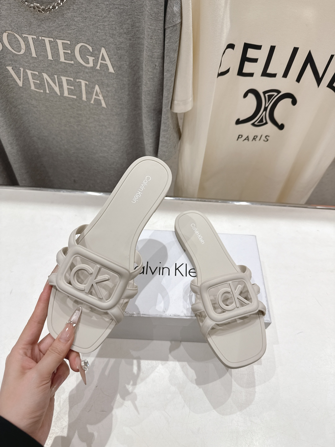 高版本出厂 Calvin Klein CK家2026ss夏季爆款平底沙滩拖鞋，在这个IN时代必备的拖鞋…