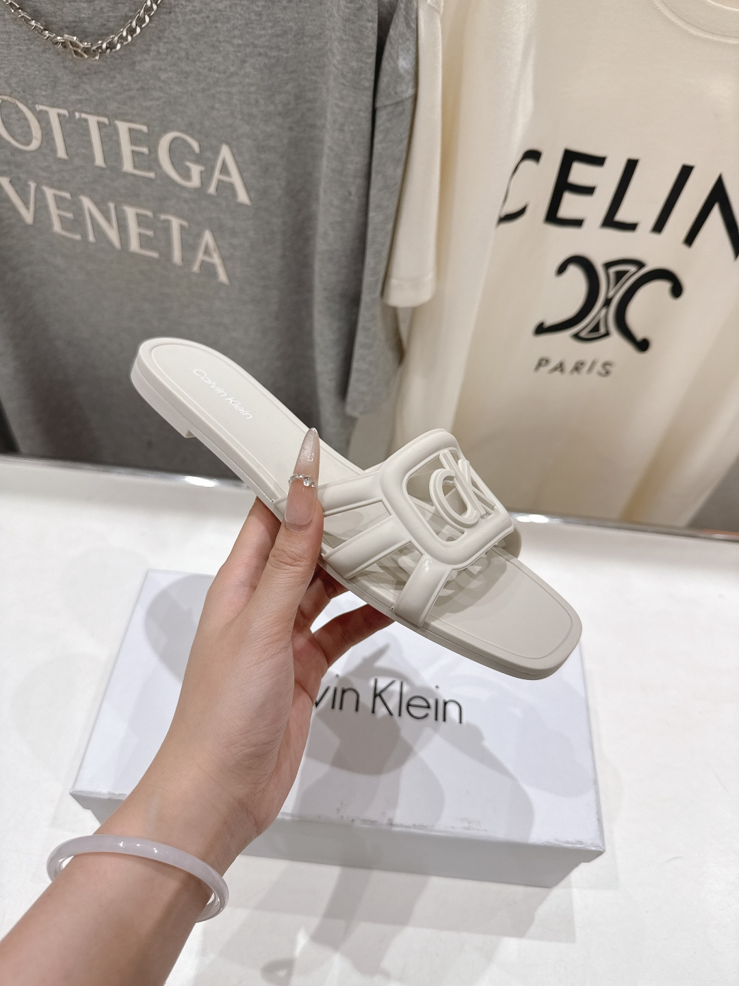 高版本出厂 Calvin Klein CK家2026ss夏季爆款平底沙滩拖鞋，在这个IN时代必备的拖鞋…