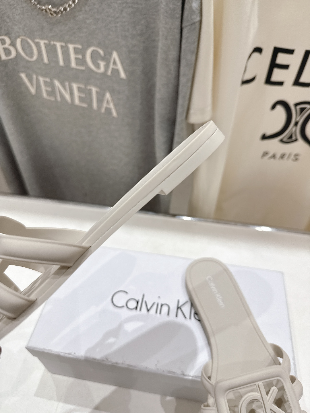 高版本出厂 Calvin Klein CK家2026ss夏季爆款平底沙滩拖鞋，在这个IN时代必备的拖鞋…