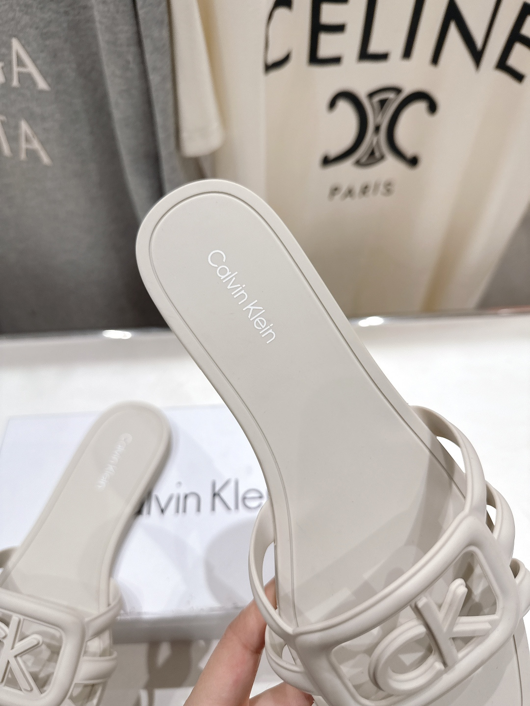 高版本出厂 Calvin Klein CK家2026ss夏季爆款平底沙滩拖鞋，在这个IN时代必备的拖鞋…