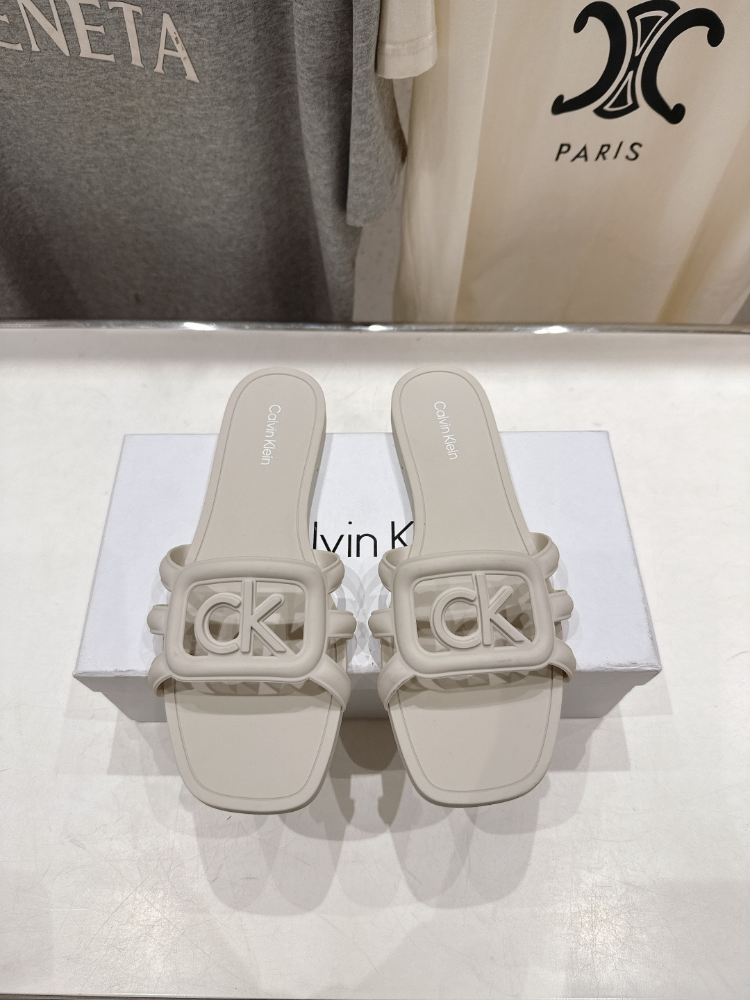 高版本出厂 Calvin Klein CK家2026ss夏季爆款平底沙滩拖鞋，在这个IN时代必备的拖鞋…