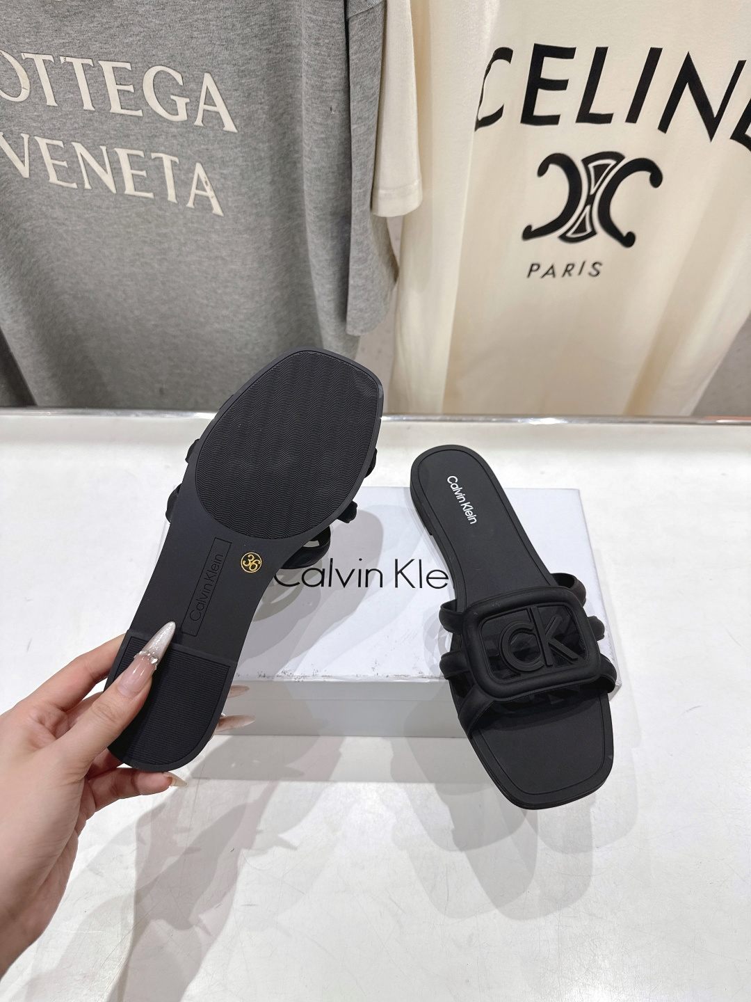 高版本出厂 Calvin Klein CK家2026ss夏季爆款平底沙滩拖鞋，在这个IN时代必备的拖鞋…