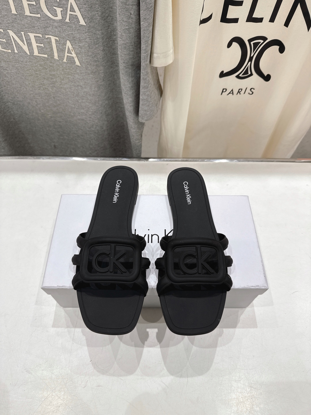 高版本出厂 Calvin Klein CK家2026ss夏季爆款平底沙滩拖鞋，在这个IN时代必备的拖鞋…