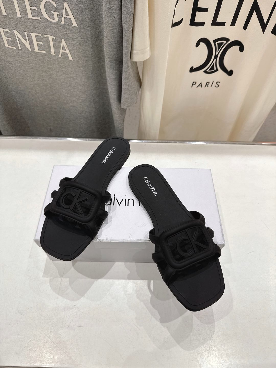 高版本出厂 Calvin Klein CK家2026ss夏季爆款平底沙滩拖鞋，在这个IN时代必备的拖鞋…