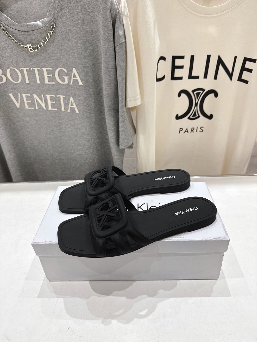 高版本出厂 Calvin Klein CK家2026ss夏季爆款平底沙滩拖鞋，在这个IN时代必备的拖鞋…