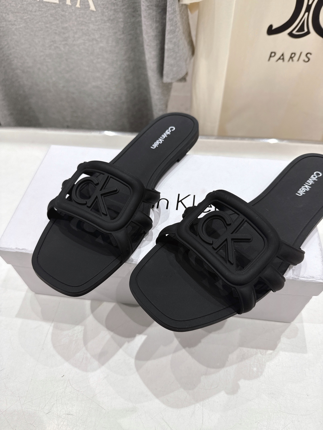 高版本出厂 Calvin Klein CK家2026ss夏季爆款平底沙滩拖鞋，在这个IN时代必备的拖鞋…