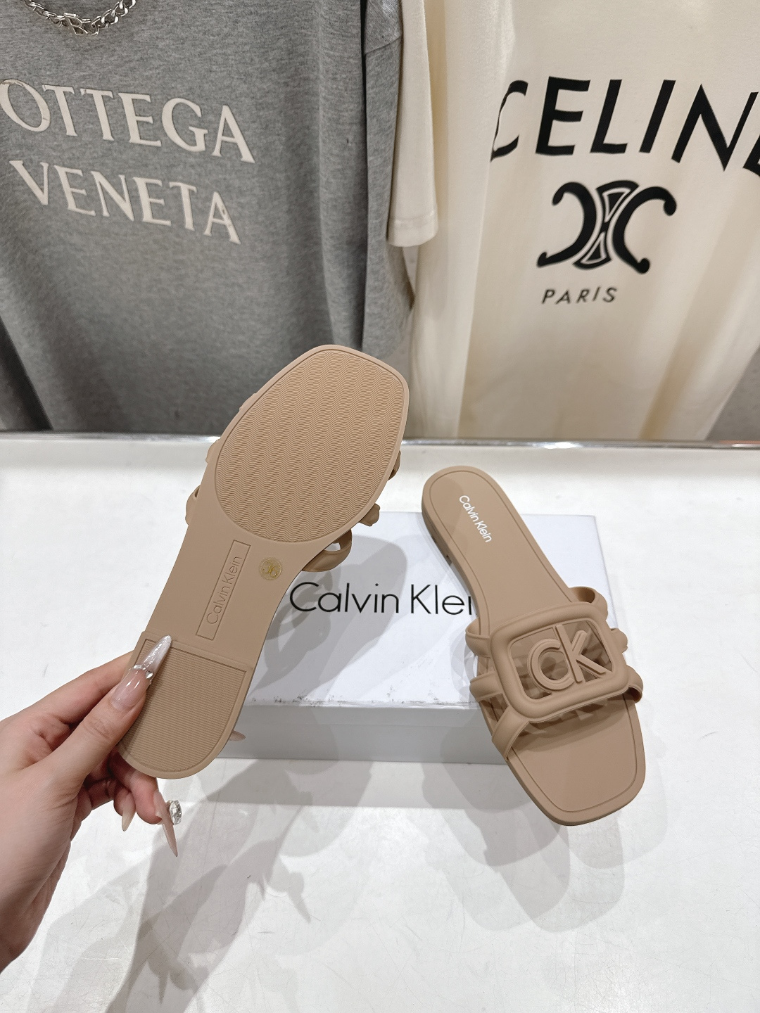 高版本出厂 Calvin Klein CK家2026ss夏季爆款平底沙滩拖鞋，在这个IN时代必备的拖鞋…
