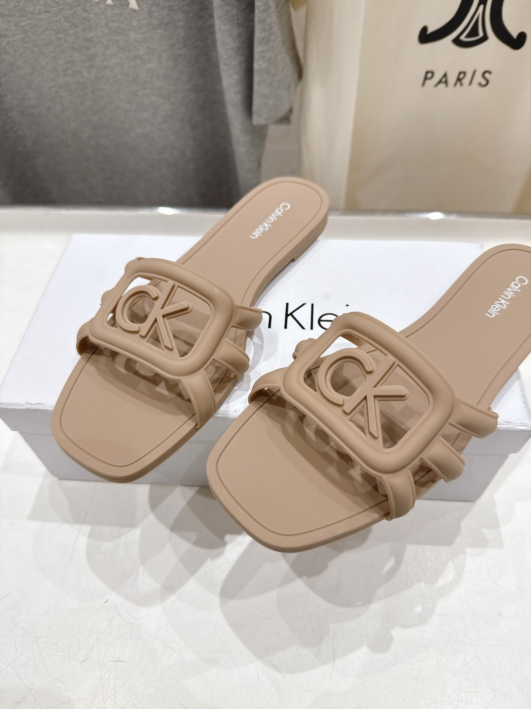 高版本出厂 Calvin Klein CK家2026ss夏季爆款平底沙滩拖鞋，在这个IN时代必备的拖鞋…