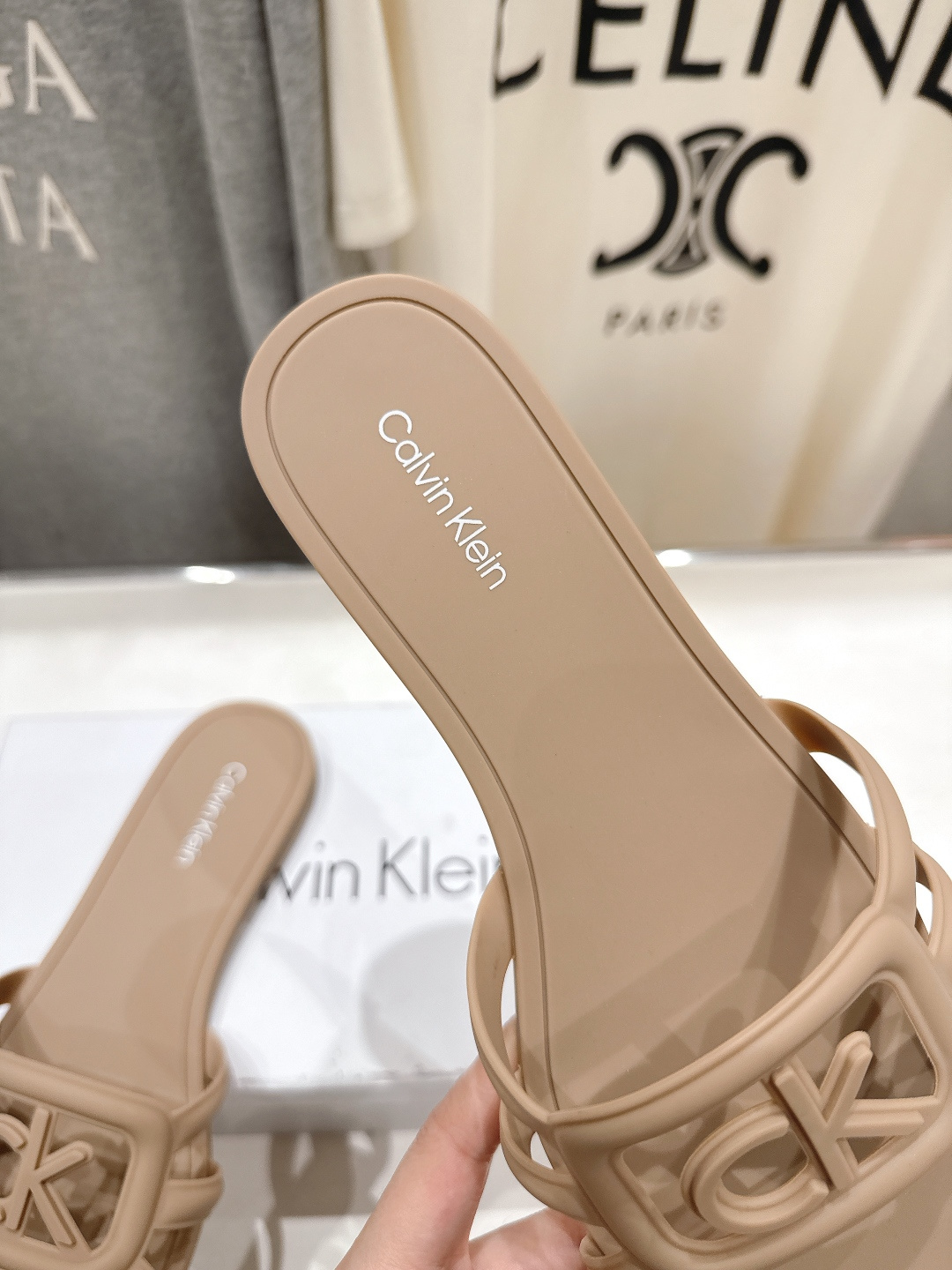 高版本出厂 Calvin Klein CK家2026ss夏季爆款平底沙滩拖鞋，在这个IN时代必备的拖鞋…