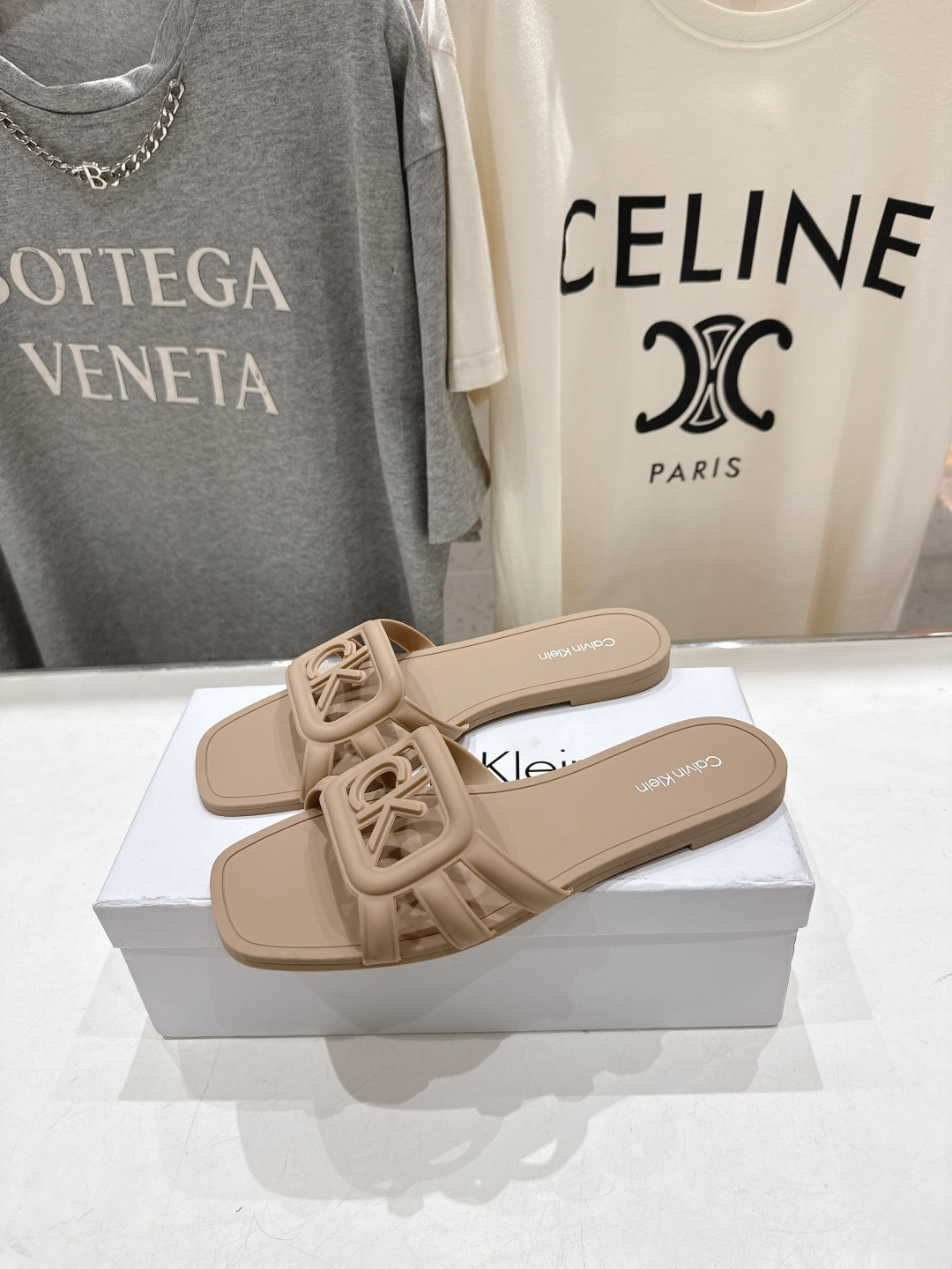 高版本出厂 Calvin Klein CK家2026ss夏季爆款平底沙滩拖鞋，在这个IN时代必备的拖鞋…