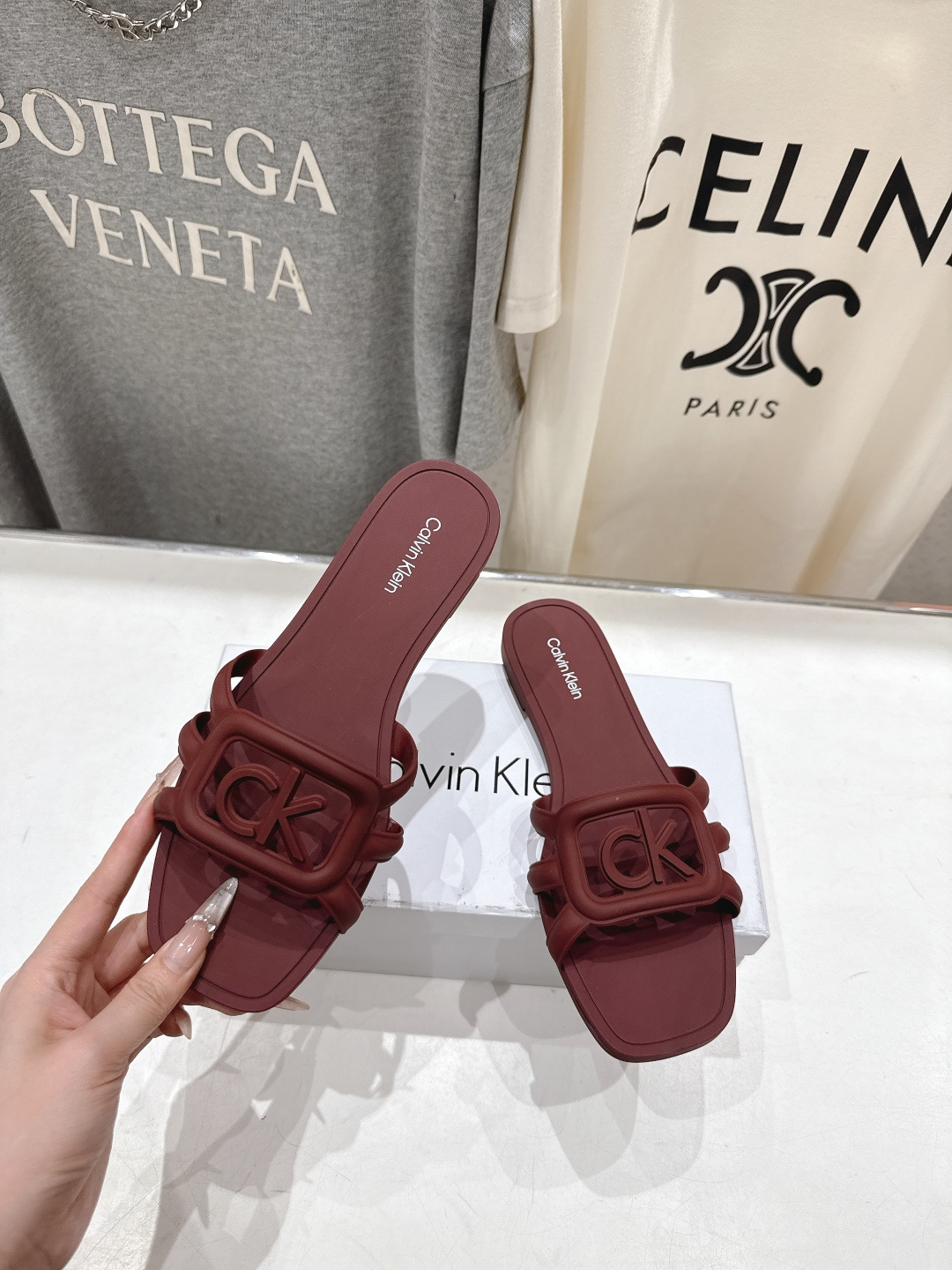 高版本出厂 Calvin Klein CK家2026ss夏季爆款平底沙滩拖鞋，在这个IN时代必备的拖鞋…