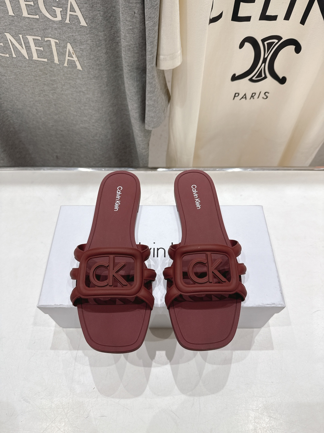 高版本出厂 Calvin Klein CK家2026ss夏季爆款平底沙滩拖鞋，在这个IN时代必备的拖鞋…