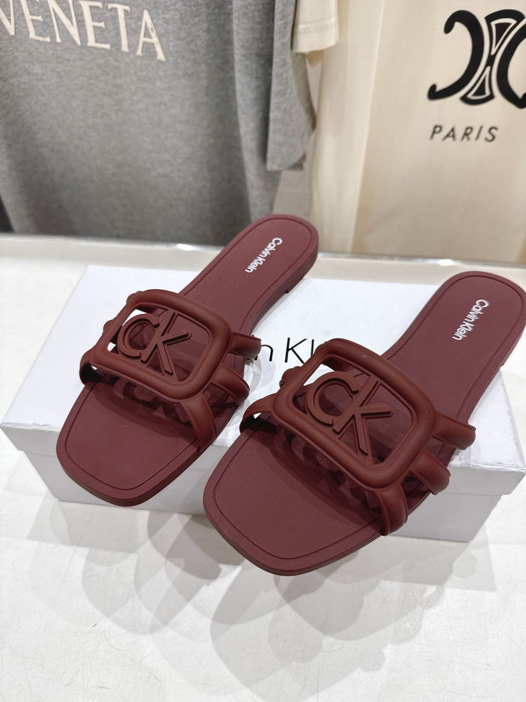 高版本出厂 Calvin Klein CK家2026ss夏季爆款平底沙滩拖鞋，在这个IN时代必备的拖鞋…