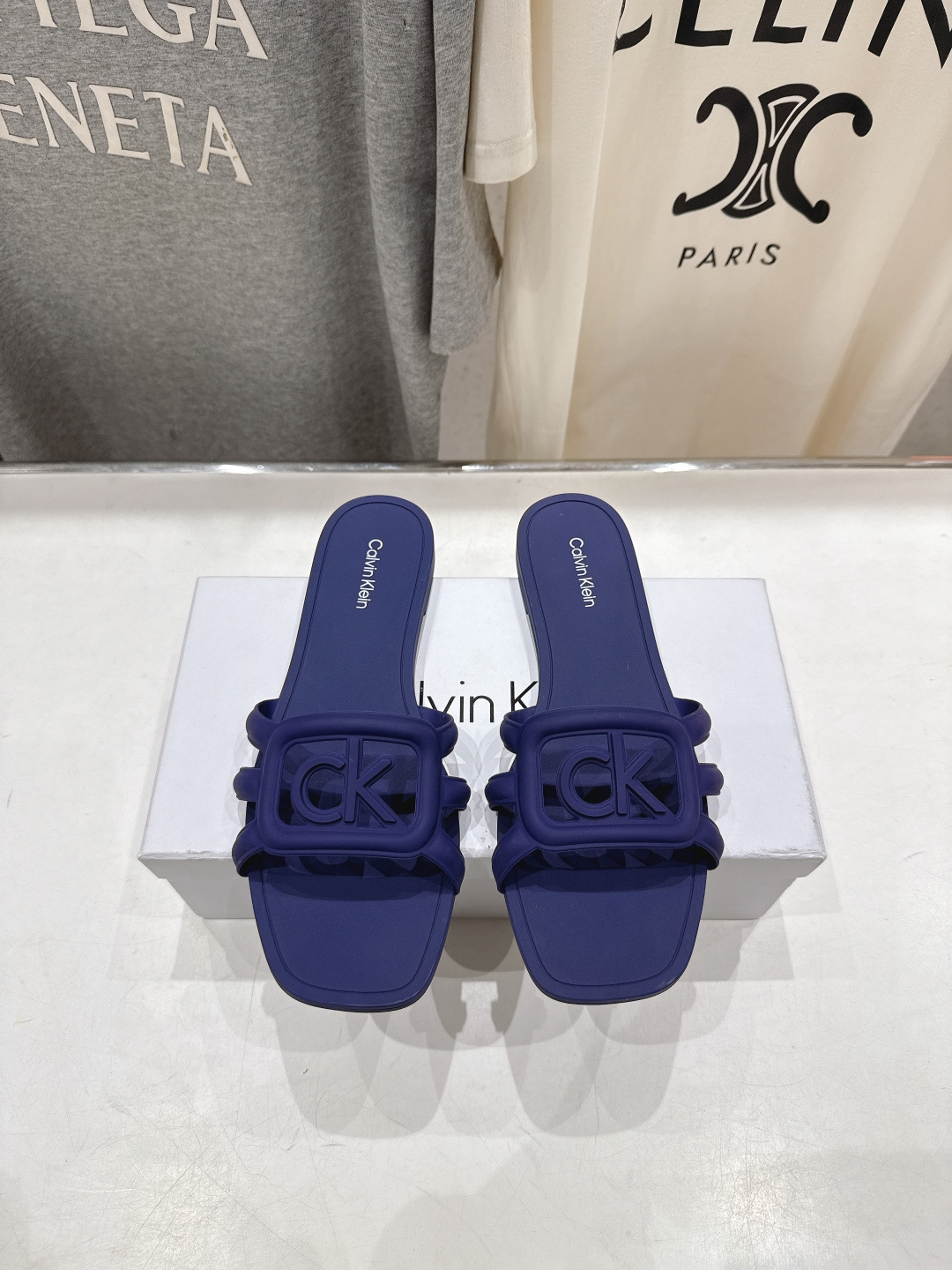 高版本出厂 Calvin Klein CK家2026ss夏季爆款平底沙滩拖鞋，在这个IN时代必备的拖鞋…