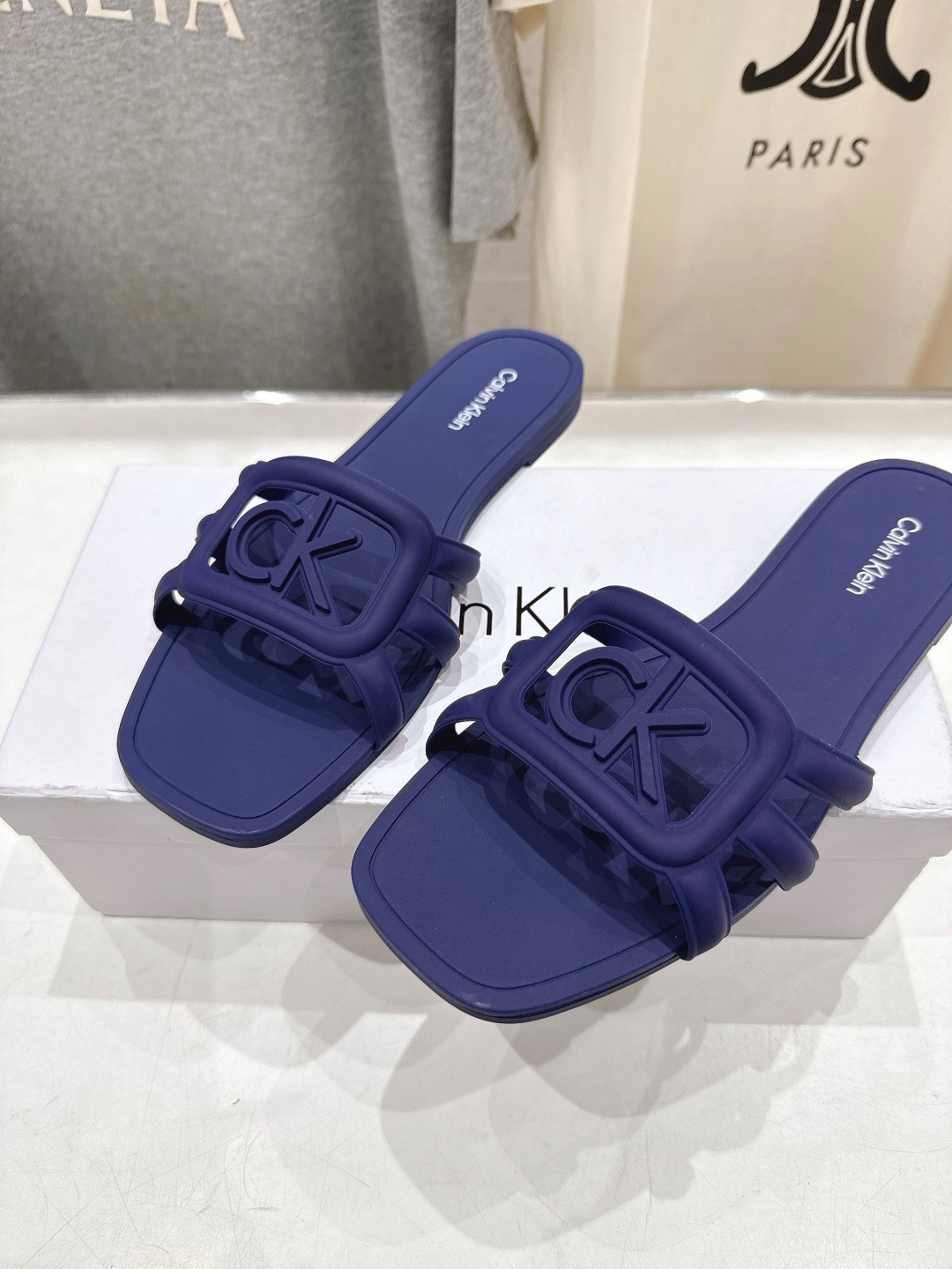 高版本出厂 Calvin Klein CK家2026ss夏季爆款平底沙滩拖鞋，在这个IN时代必备的拖鞋…