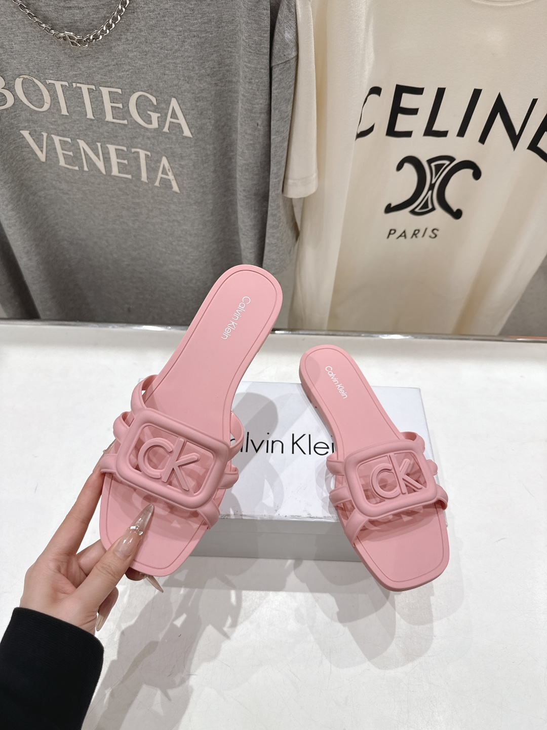 高版本出厂 Calvin Klein CK家2026ss夏季爆款平底沙滩拖鞋，在这个IN时代必备的拖鞋…