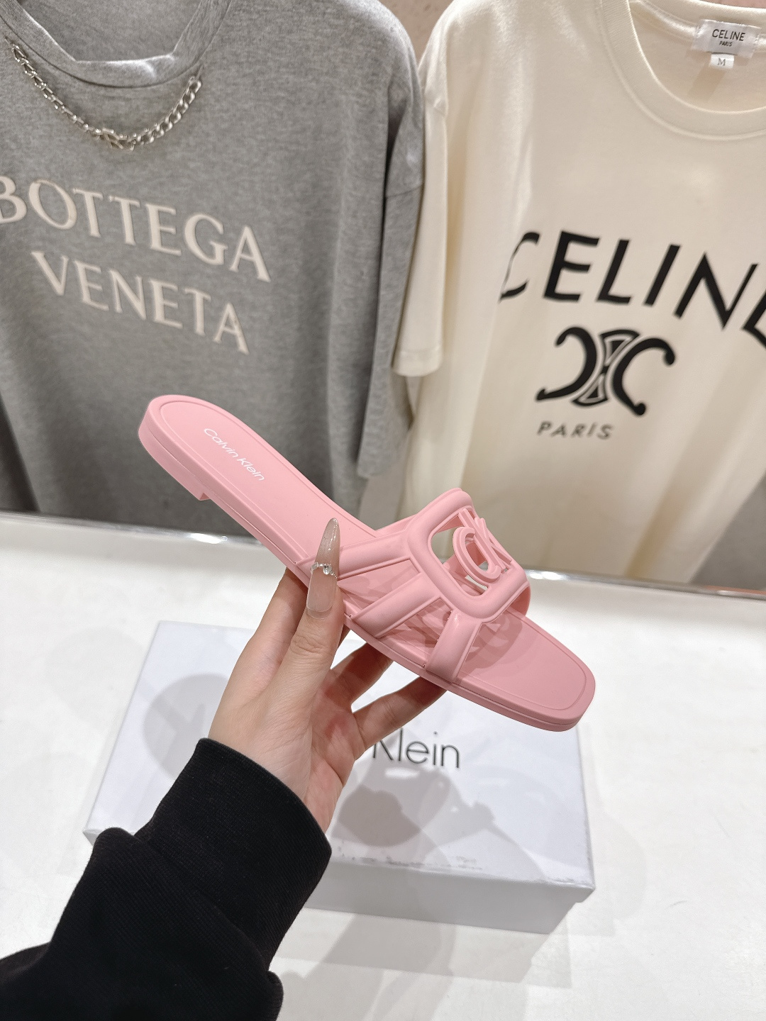 高版本出厂 Calvin Klein CK家2026ss夏季爆款平底沙滩拖鞋，在这个IN时代必备的拖鞋…