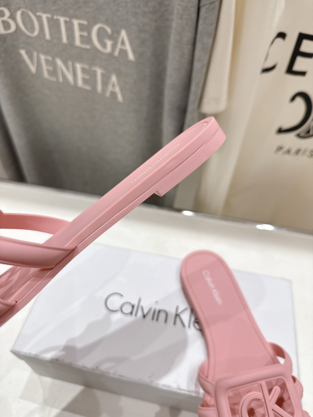 高版本出厂 Calvin Klein CK家2026ss夏季爆款平底沙滩拖鞋，在这个IN时代必备的拖鞋…