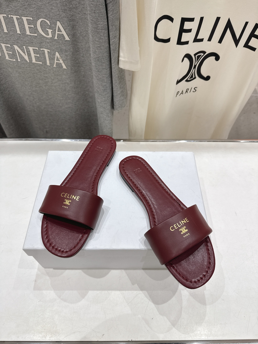 高版本出厂 Celine/塞琳2026ss思琳F035夏季新款凯旋门Logo平底拖鞋高级感十足 网红in