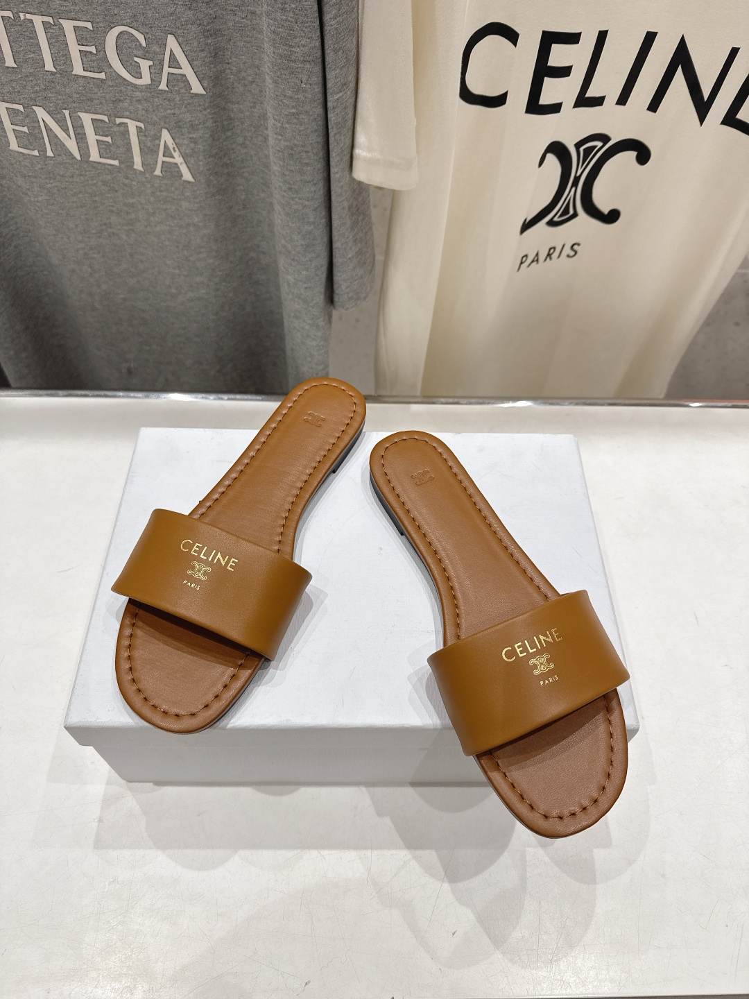 高版本出厂 Celine/塞琳2026ss思琳F035夏季新款凯旋门Logo平底拖鞋高级感十足 网红in