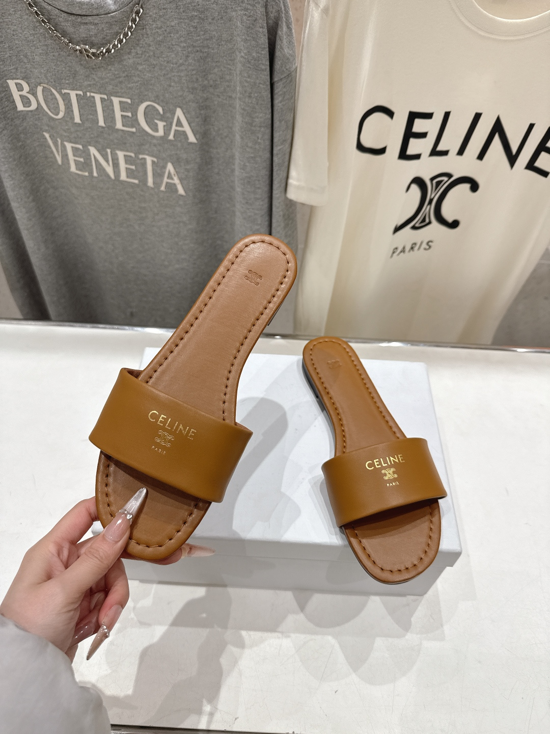 高版本出厂 Celine/塞琳2026ss思琳F035夏季新款凯旋门Logo平底拖鞋高级感十足 网红in