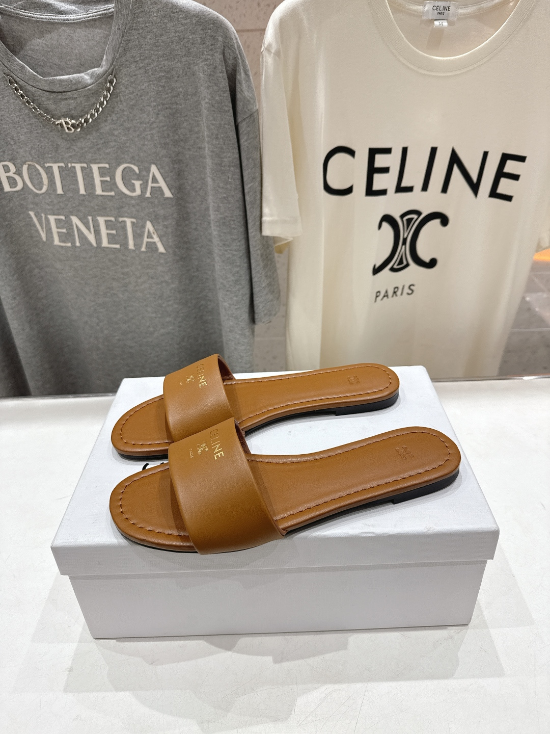 高版本出厂 Celine/塞琳2026ss思琳F035夏季新款凯旋门Logo平底拖鞋高级感十足 网红in