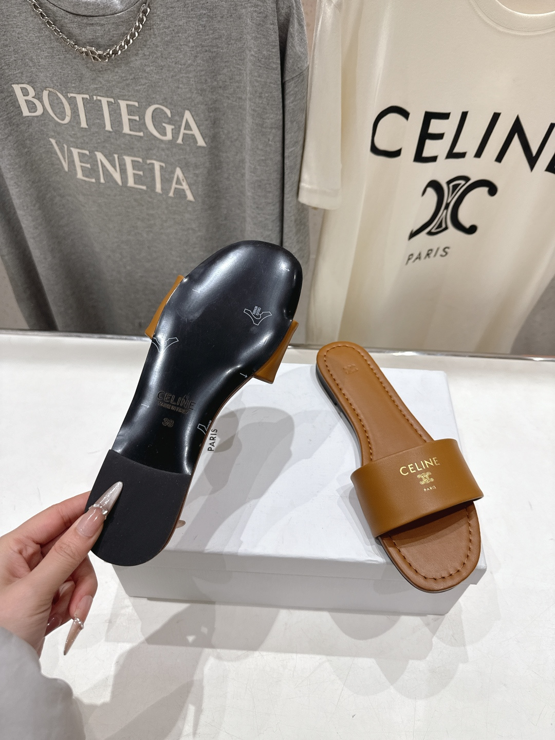 高版本出厂 Celine/塞琳2026ss思琳F035夏季新款凯旋门Logo平底拖鞋高级感十足 网红in