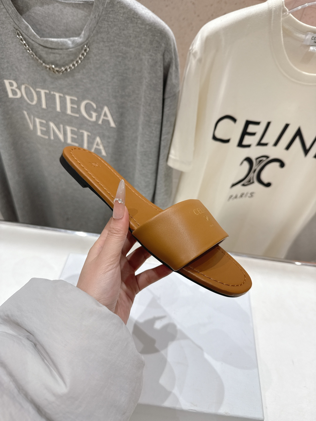 高版本出厂 Celine/塞琳2026ss思琳F035夏季新款凯旋门Logo平底拖鞋高级感十足 网红in