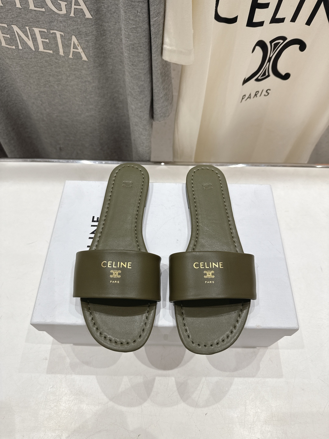 高版本出厂 Celine/塞琳2026ss思琳F035夏季新款凯旋门Logo平底拖鞋高级感十足 网红in