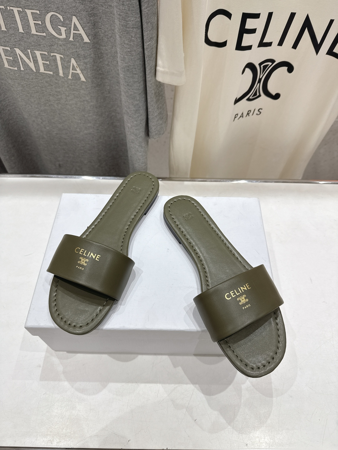 高版本出厂 Celine/塞琳2026ss思琳F035夏季新款凯旋门Logo平底拖鞋高级感十足 网红in