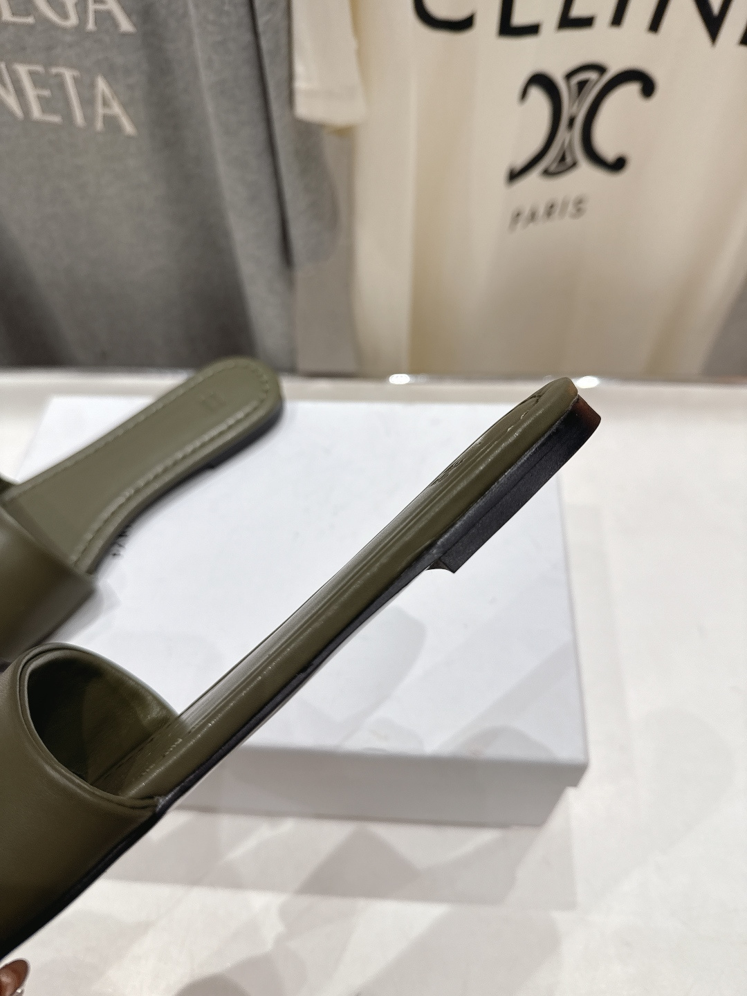 高版本出厂 Celine/塞琳2026ss思琳F035夏季新款凯旋门Logo平底拖鞋高级感十足 网红in