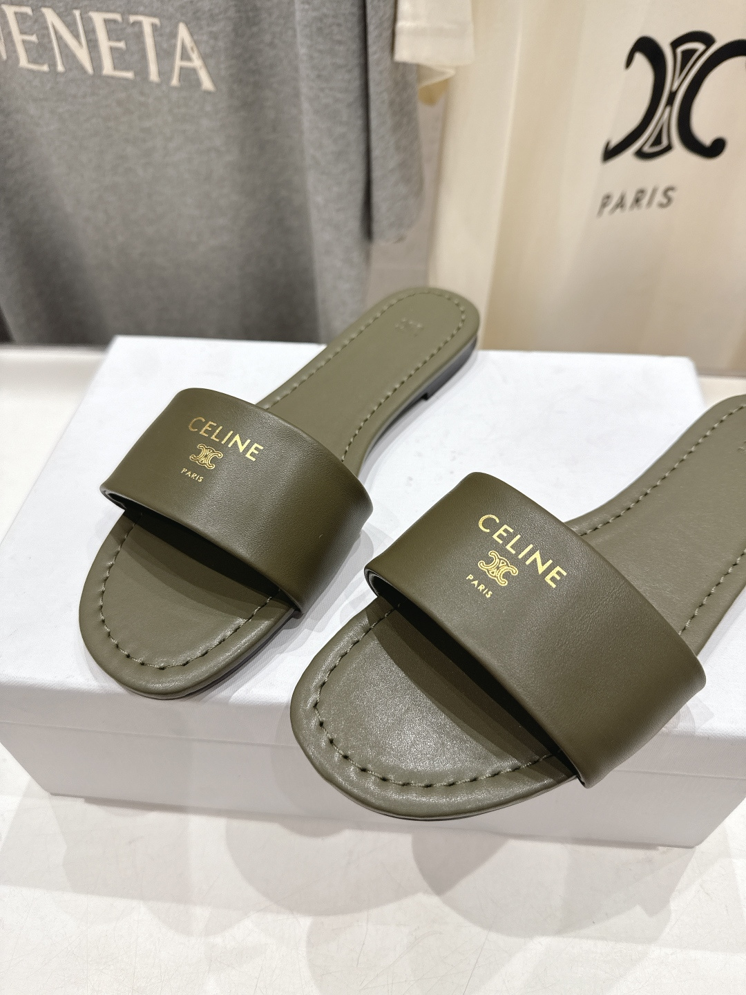 高版本出厂 Celine/塞琳2026ss思琳F035夏季新款凯旋门Logo平底拖鞋高级感十足 网红in