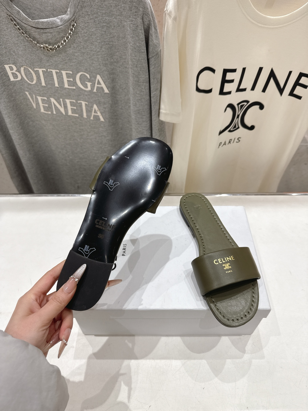 高版本出厂 Celine/塞琳2026ss思琳F035夏季新款凯旋门Logo平底拖鞋高级感十足 网红in